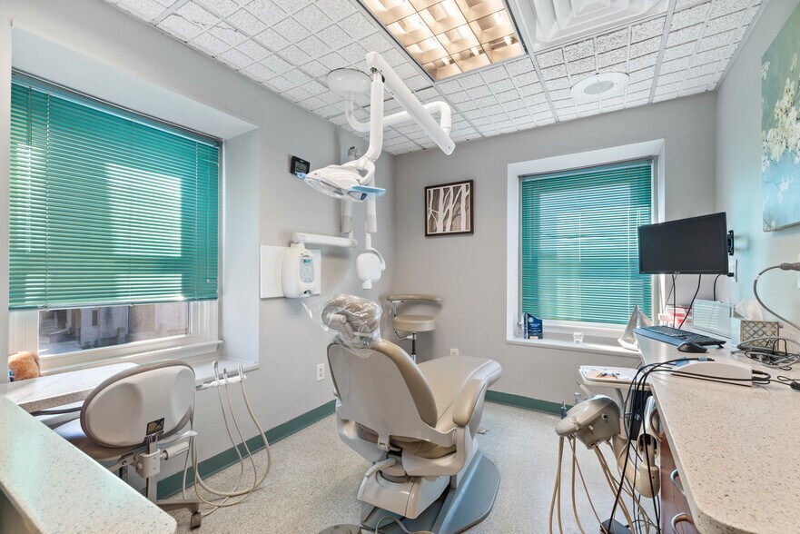 More Photos Of 9 Leonardville Rd, Middletown Medical For Lease