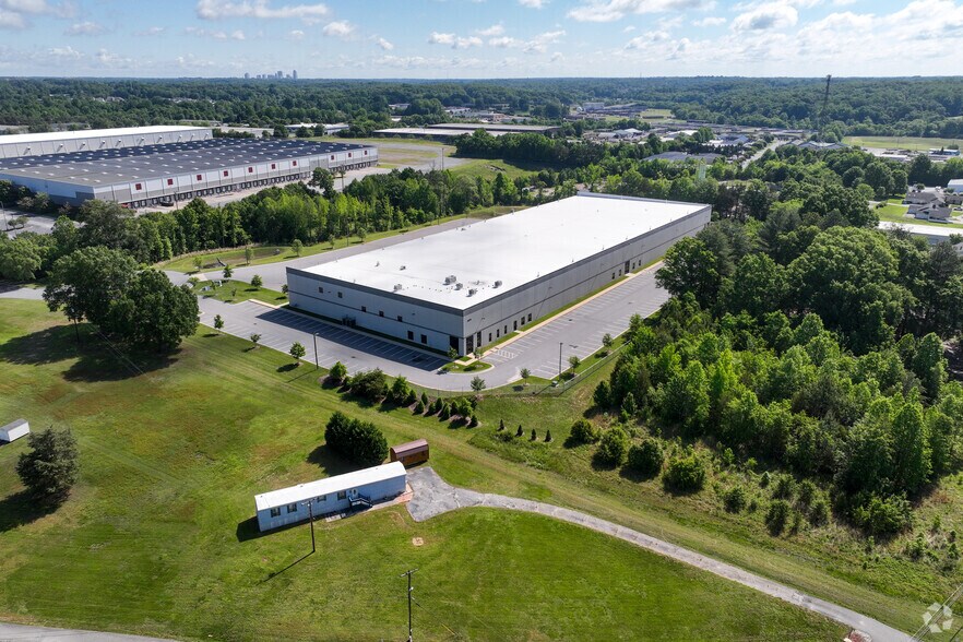 More Photos Of 2675 Annapolis Dr, Winston-Salem Distribution For Lease