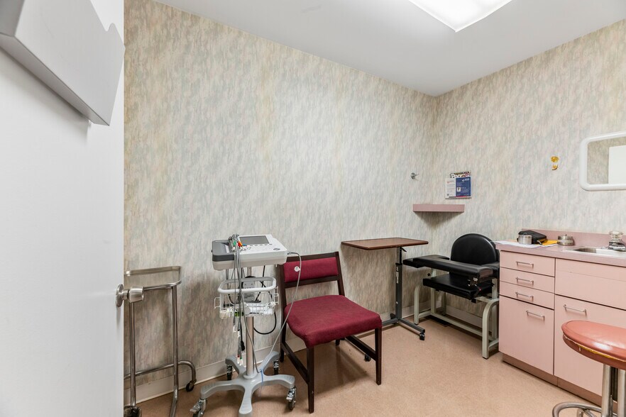 More Photos Of 123 Dunhams Corner Rd, East Brunswick Medical For Sale