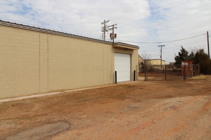 More Photos Of 1101 SE 26th St, Oklahoma City Manufacturing For Lease