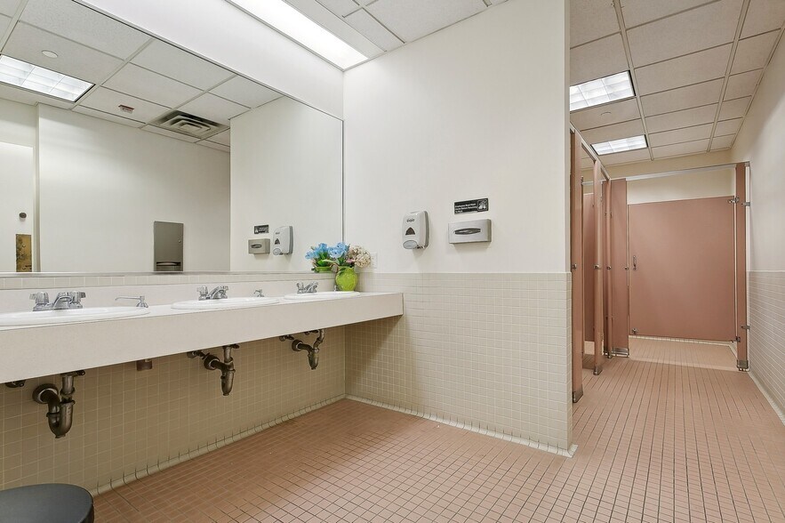 More Photos Of 3 Lehman Ter, Yonkers Congregate Senior Housing For Sale