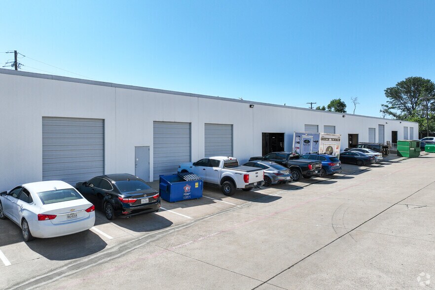 More Photos Of 2901 Suffolk Dr, Fort Worth Warehouse For Lease