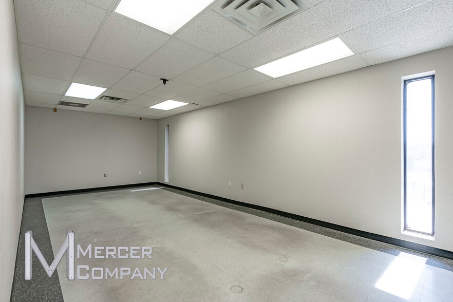 More Photos Of 4939-4959 Rendon Rd, Fort Worth Warehouse For Sale