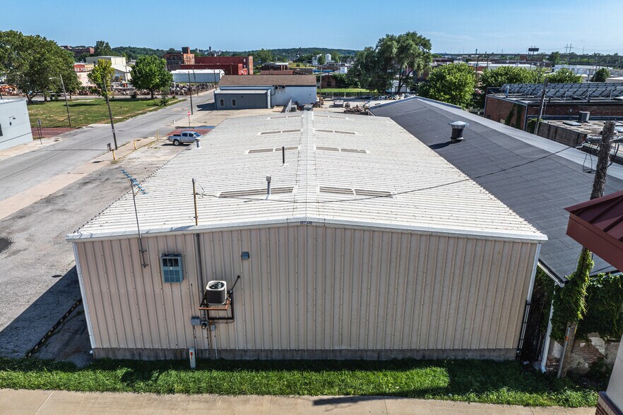 More Photos Of 624 S 7th St, Saint Joseph Industrial For Sale