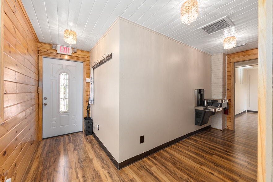 More Photos Of 1703 NE 8th Rd, Ocala Specialty For Sale