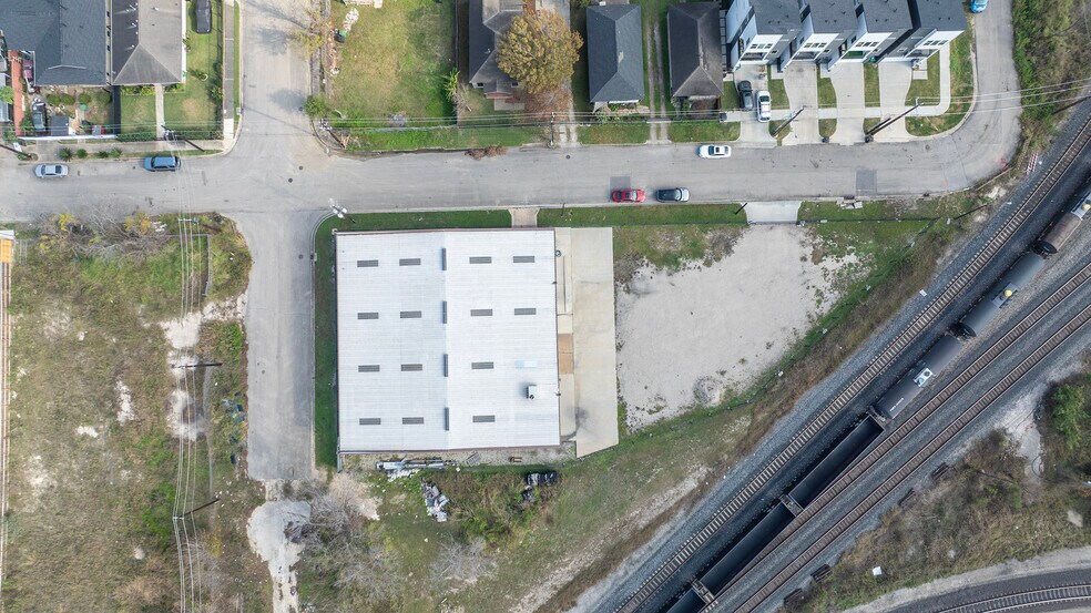 More Photos Of 2219 Brooks St, Houston Warehouse For Sale