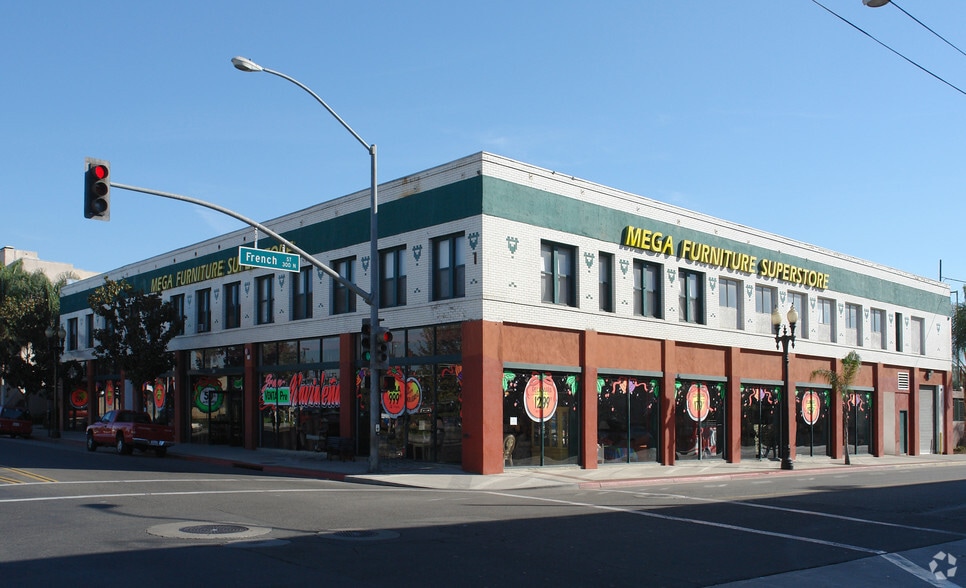 More Photos Of 400 E 4th St, Santa Ana General Retail For Lease