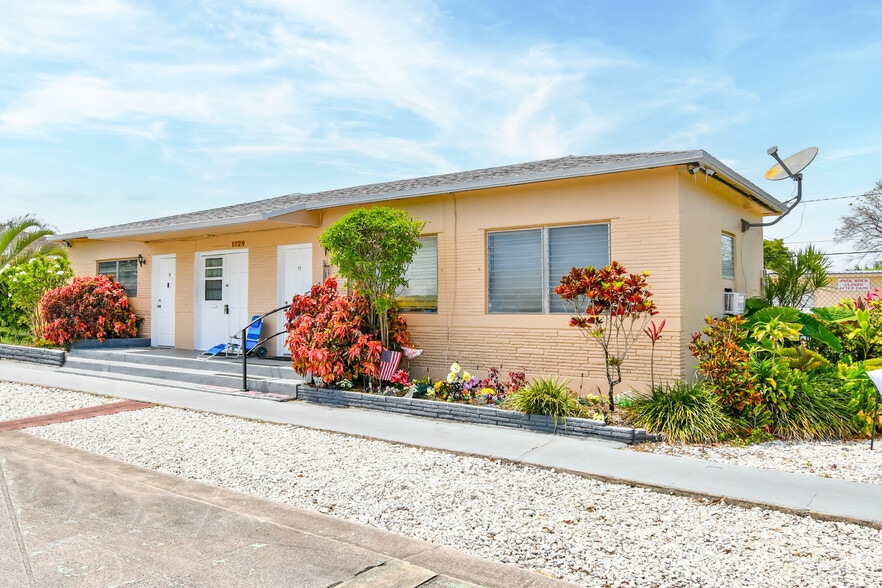 Primary Photo Of 1741-1743 Moffett St, Hollywood Apartments For Sale