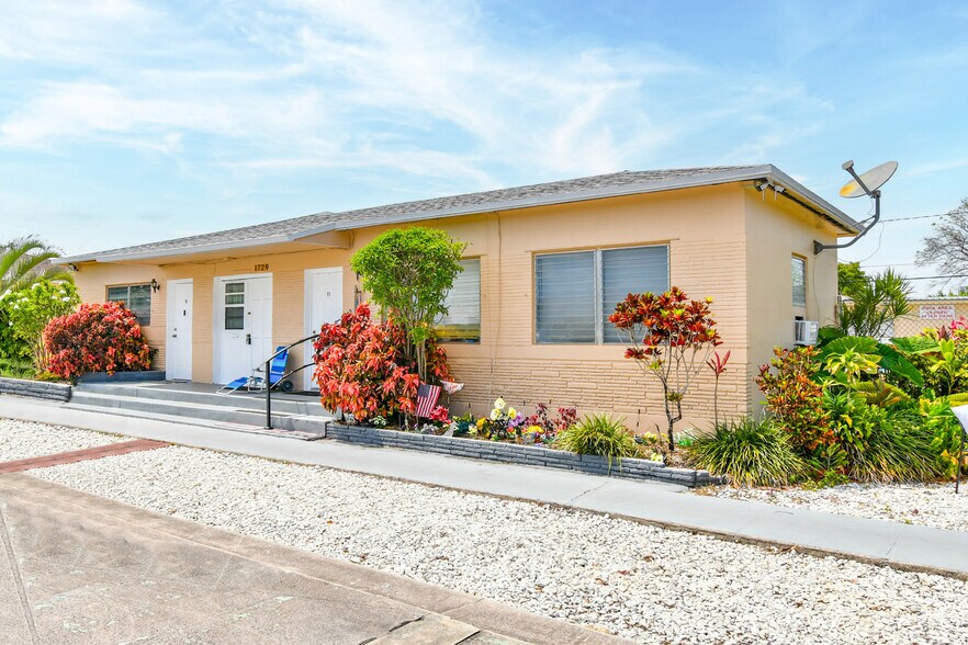 More Photos Of 1741-1743 Moffett St, Hollywood Apartments For Sale
