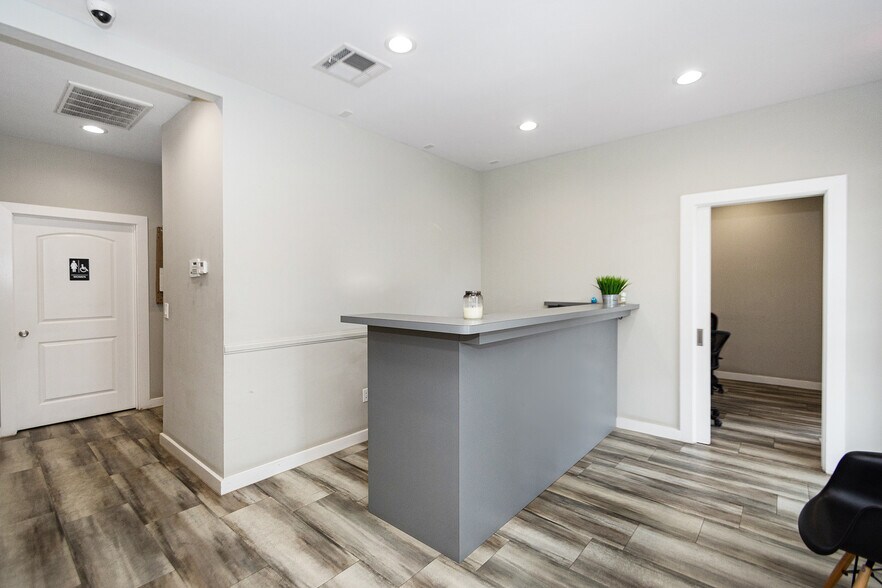 More Photos Of 7322 Almeda Genoa Rd, Houston Warehouse For Lease