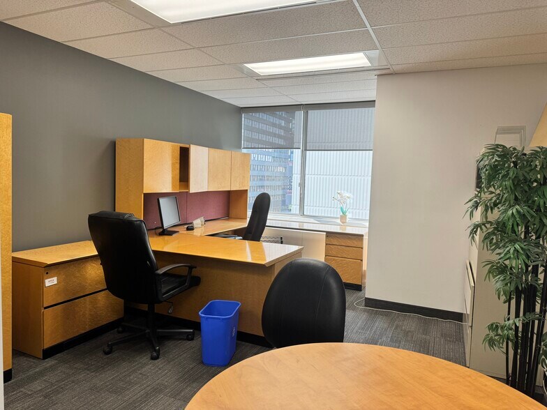 More Photos Of 900 6th Ave SW, Calgary Office Residential For Sale