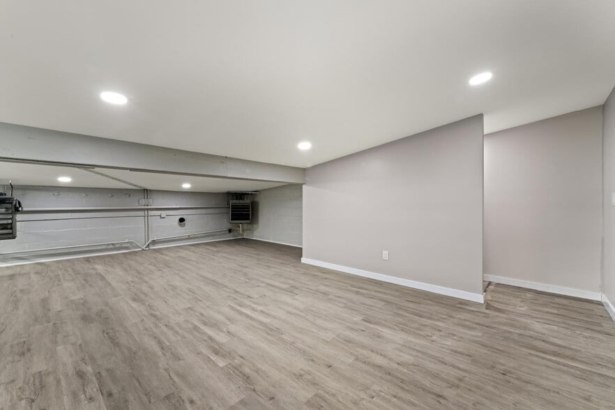 More Photos Of 178 Columbia Tpke, Rensselaer Auto Repair For Sale