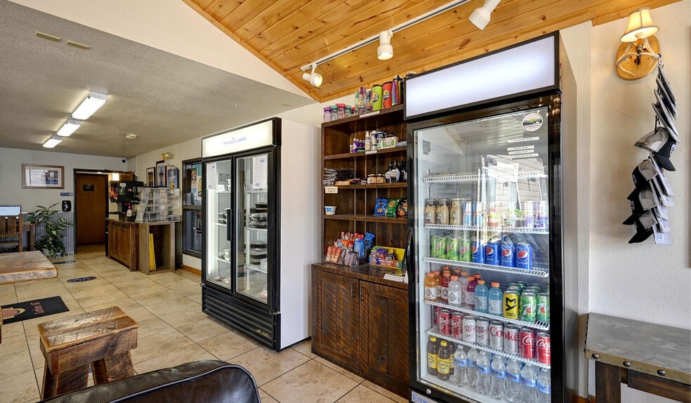 More Photos Of 702 Scott St, Gardiner Hotel For Sale