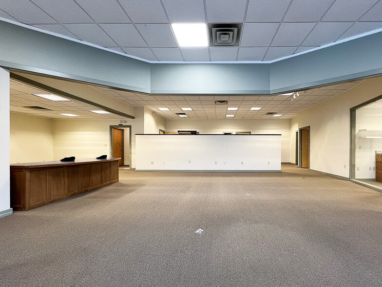 More Photos Of 35 Center St, Wolfeboro Storefront Retail Office For Lease