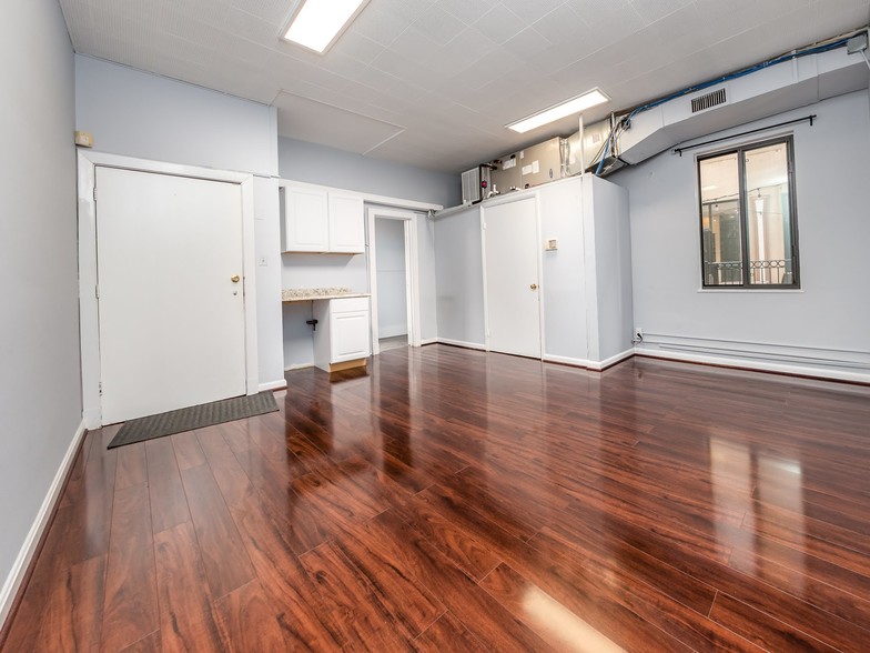 More Photos Of 2420 Wilson Blvd, Arlington Loft Creative Space For Lease