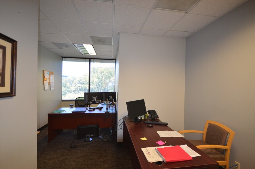 More Photos Of 3409 Executive Center Dr, Austin Unknown For Lease