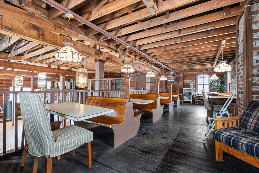 More Photos Of 105 N Broadway St, Cassopolis Office For Sale