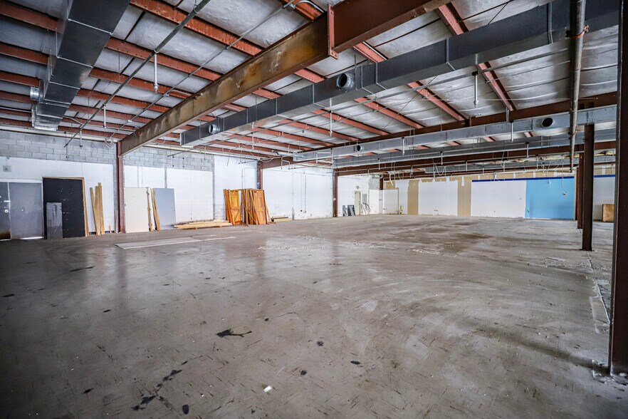 More Photos Of 385 Outlet Ave, Eddyville Unknown For Lease