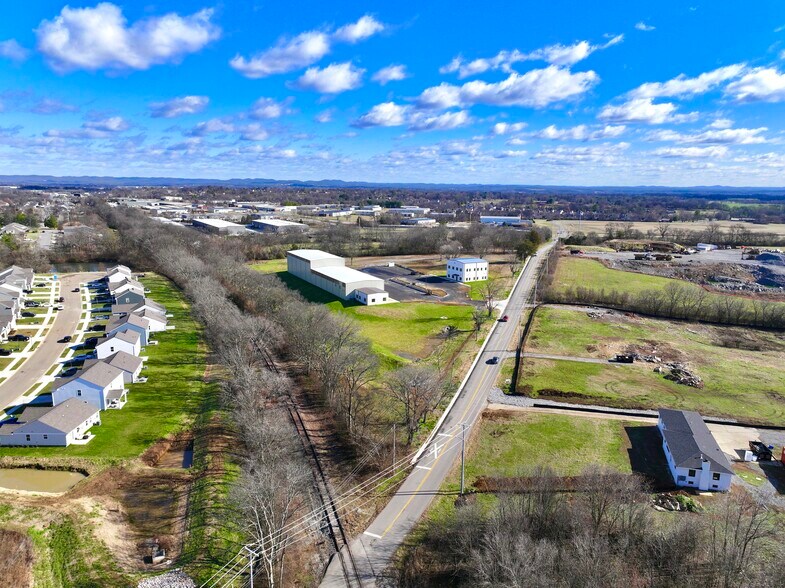 More Photos Of 1050 Cairo Rd, Gallatin Warehouse For Lease