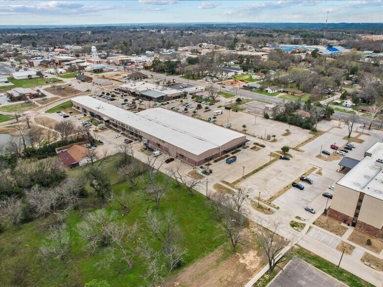 More Photos Of 75 Miranda Lambert Way, Lindale Unknown For Lease