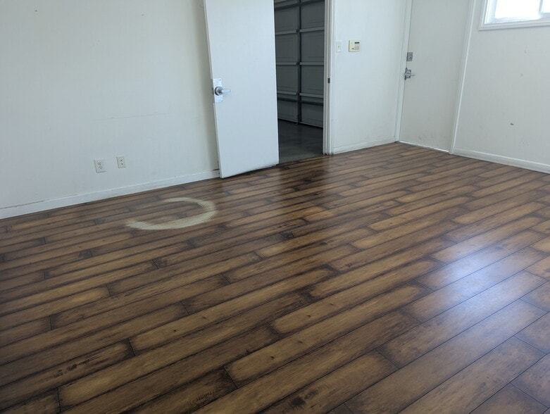 More Photos Of 530 Cypress Ave, Hermosa Beach Warehouse For Lease