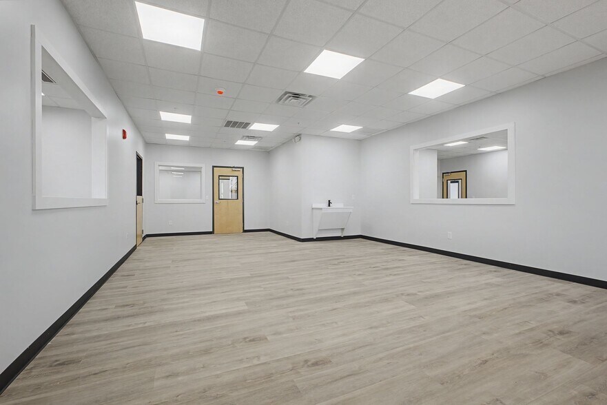 More Photos Of 207 Iris Dr, Hendersonville Daycare Center For Sale