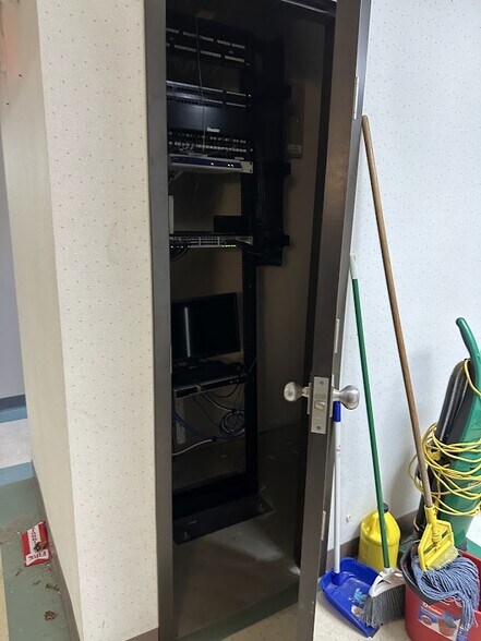 More Photos Of 293 W North St, Geneva Loft Creative Space For Lease