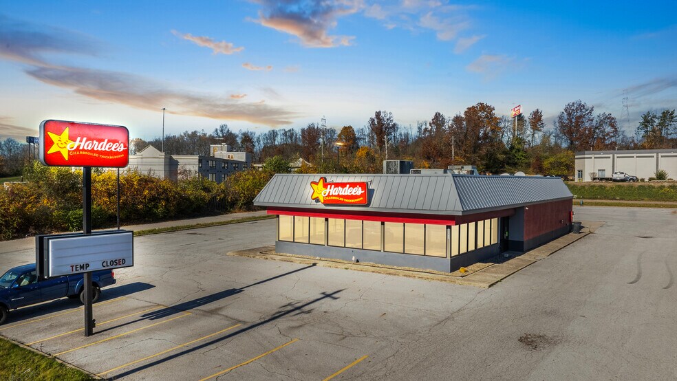 Primary Photo Of 2695 Gilchrist Rd, Akron Fast Food For Sale