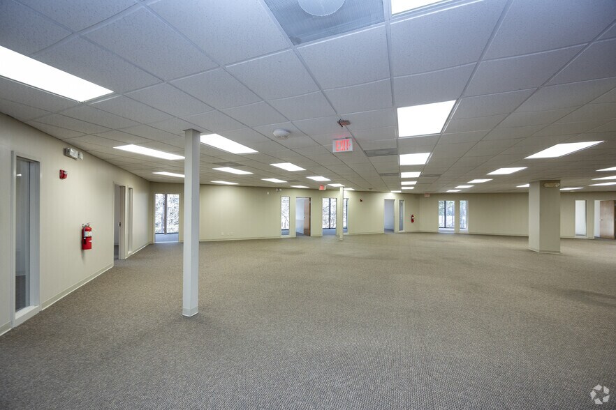 More Photos Of 6075 The Corners Pky, Peachtree Corners Office For Lease