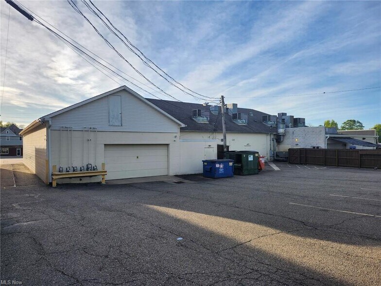 More Photos Of 2337-2355 S Union Ave, Alliance General Retail For Sale