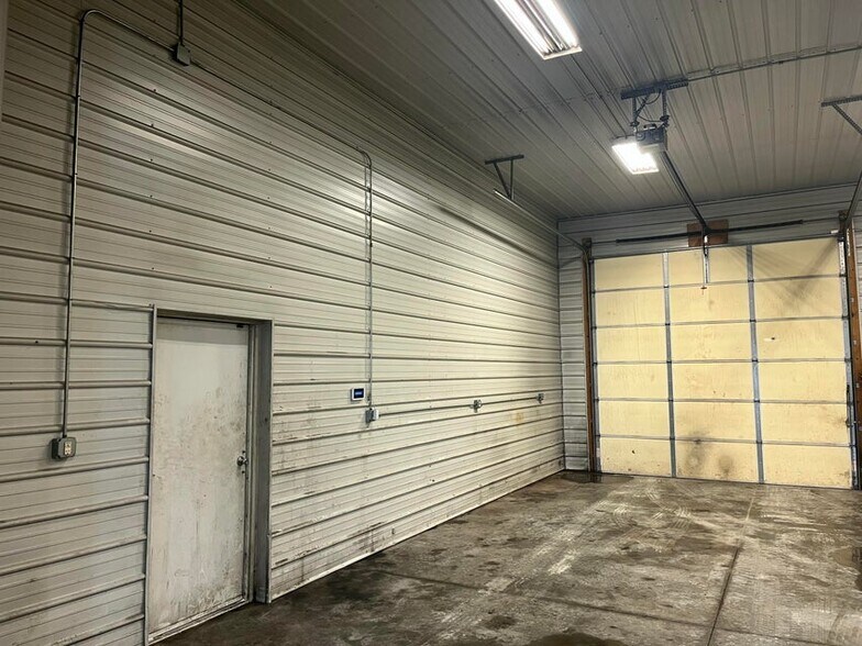 More Photos Of 828 Commercial St, Marshfield Industrial For Lease