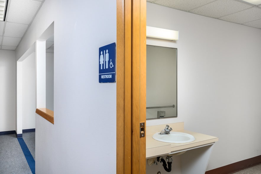 More Photos Of 2260-2270 NE McDaniel Ln, Mcminnville Medical For Lease