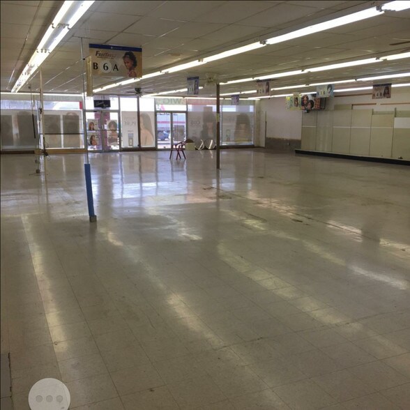 More Photos Of 1301-1315 SW Lee Blvd, Lawton Unknown For Lease