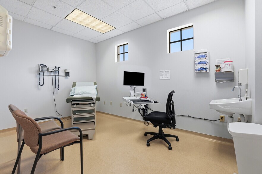 More Photos Of 30 Garden Ct, Monterey Medical For Sale