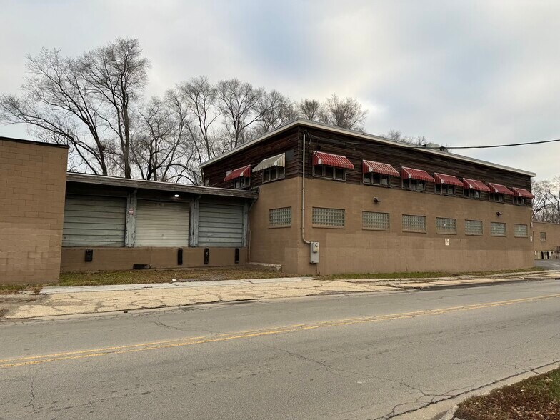 More Photos Of 603 E Washington St, Joliet Warehouse For Lease