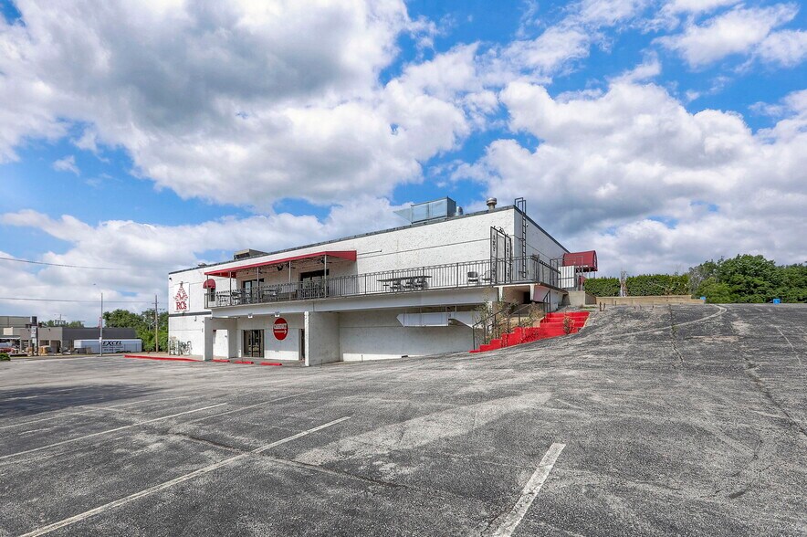 More Photos Of 330 E 135th St, Kansas City Restaurant For Sale