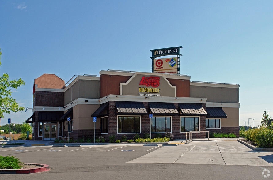 More Photos Of 3698 N Freeway Blvd, Sacramento Restaurant For Lease