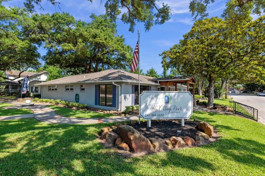 More Photos Of 1001 Avenue A, Katy Storefront Retail Office For Lease