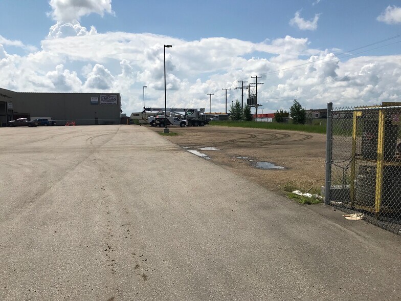 More Photos Of 7106 42nd St, Leduc Service For Lease