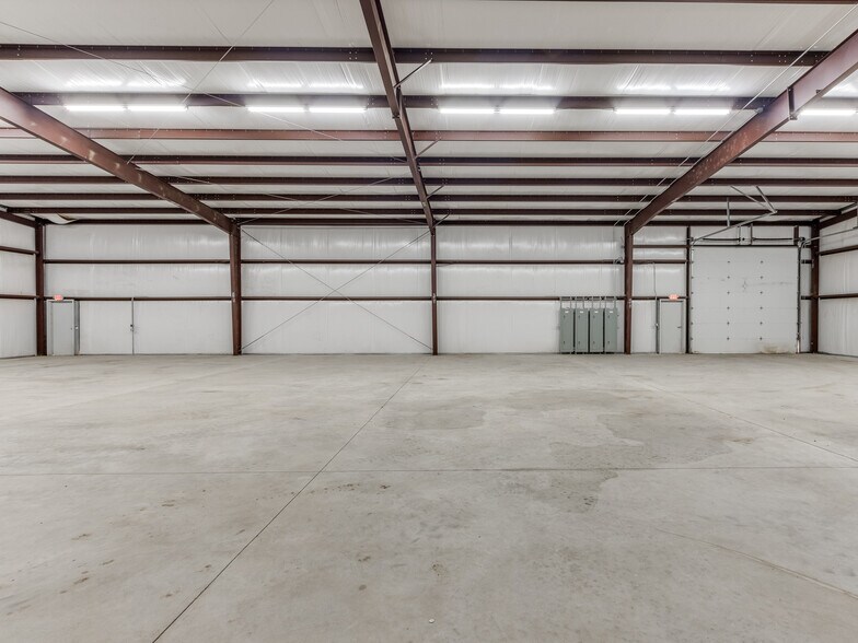 More Photos Of 18608 NE 23rd St, Harrah Light Distribution For Lease
