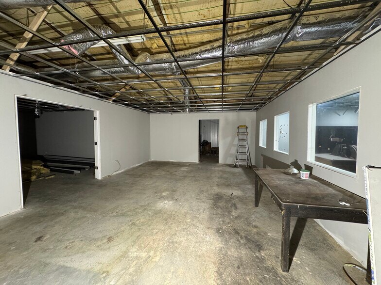 More Photos Of 10535 Highway 53 W, Talking Rock Service For Sale