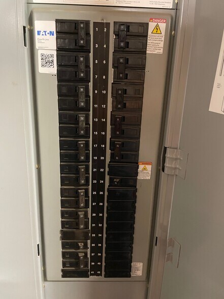 More Photos Of 18608 NE 23rd St, Harrah Light Distribution For Lease