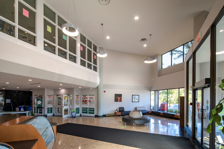 More Photos Of 1235 Trafalgar Rd, Oakville Medical For Lease