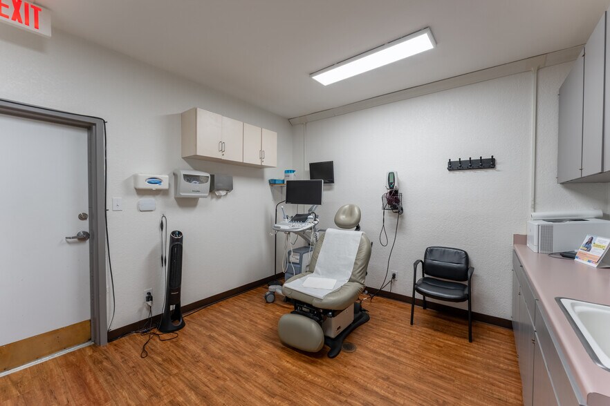 More Photos Of 2003 Medical Pky, San Marcos Medical For Sale