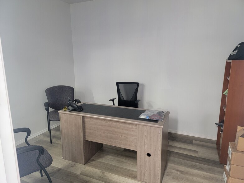 More Photos Of 17809 E Appleway Ave, Spokane Valley Showroom For Lease
