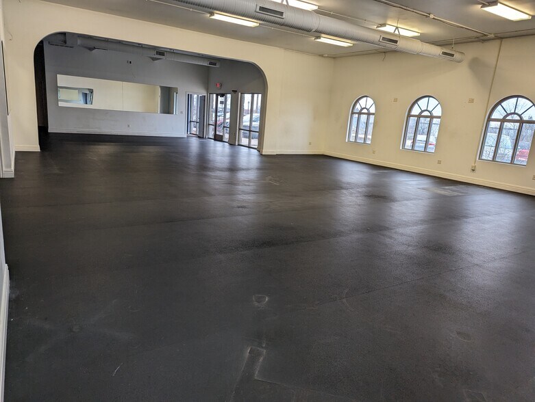 More Photos Of 1255-1263 S Monroe Ave, Green Bay Unknown For Lease