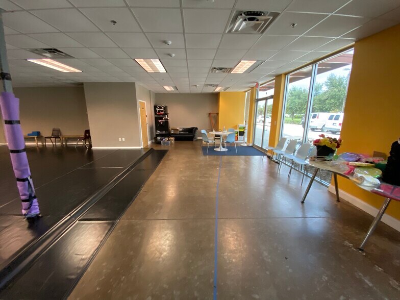 More Photos Of 6557 Hazeltine National Dr, Orlando Distribution For Lease