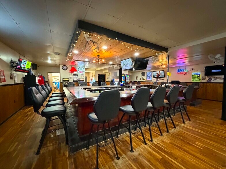 More Photos Of 48 S 5th St, Barron Sports And Entertainment For Sale