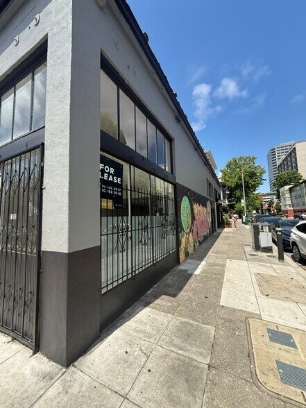 More Photos Of 1585-1593 Madison St, Oakland Storefront For Lease