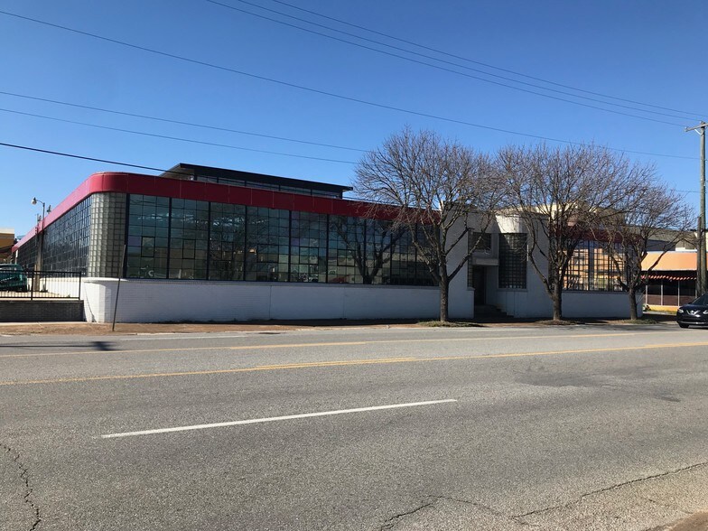 More Photos Of 1817 Broad St, Chattanooga General Retail For Lease